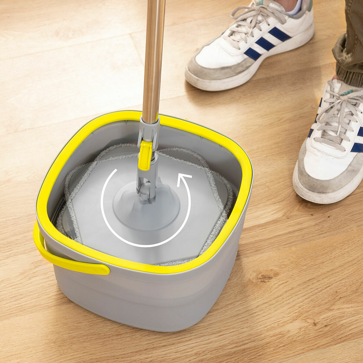Mopa giratoria con autolimpieza y cubo separador